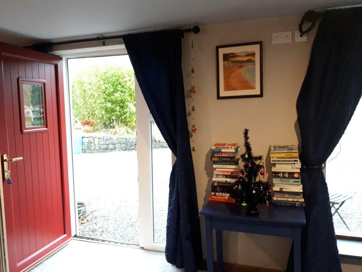 The Village Studio Apartments モアテ エクステリア 写真