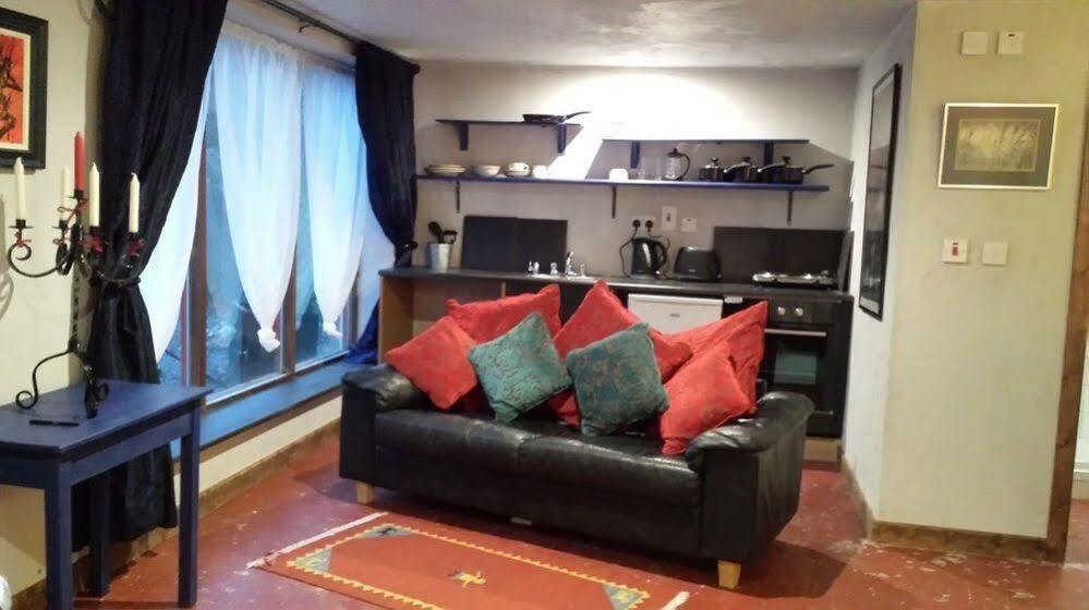 The Village Studio Apartments モアテ エクステリア 写真